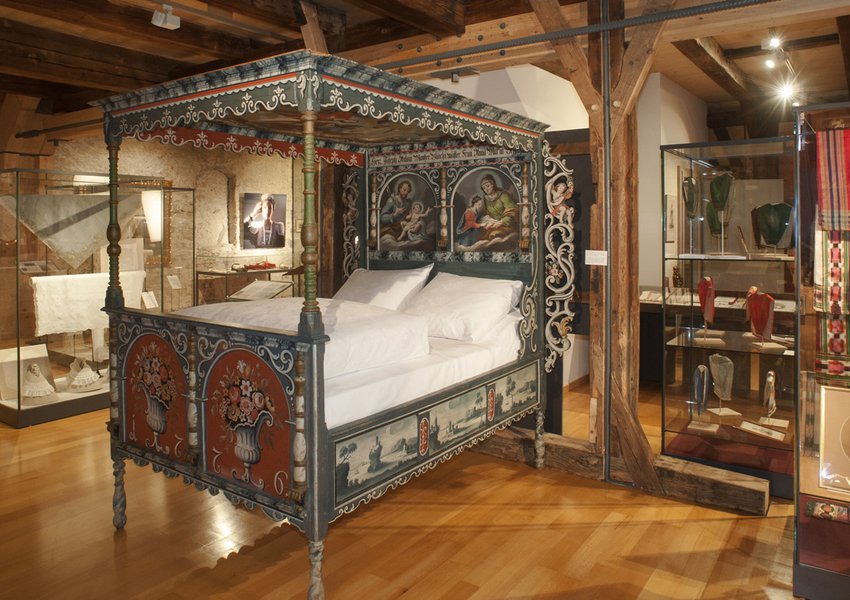 The four-poster bed of a master bleacher and his wife, 1776